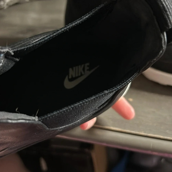 Women’s Air Maxx Thea. Black simple high top pull on sneakers - Picture 4 of 5